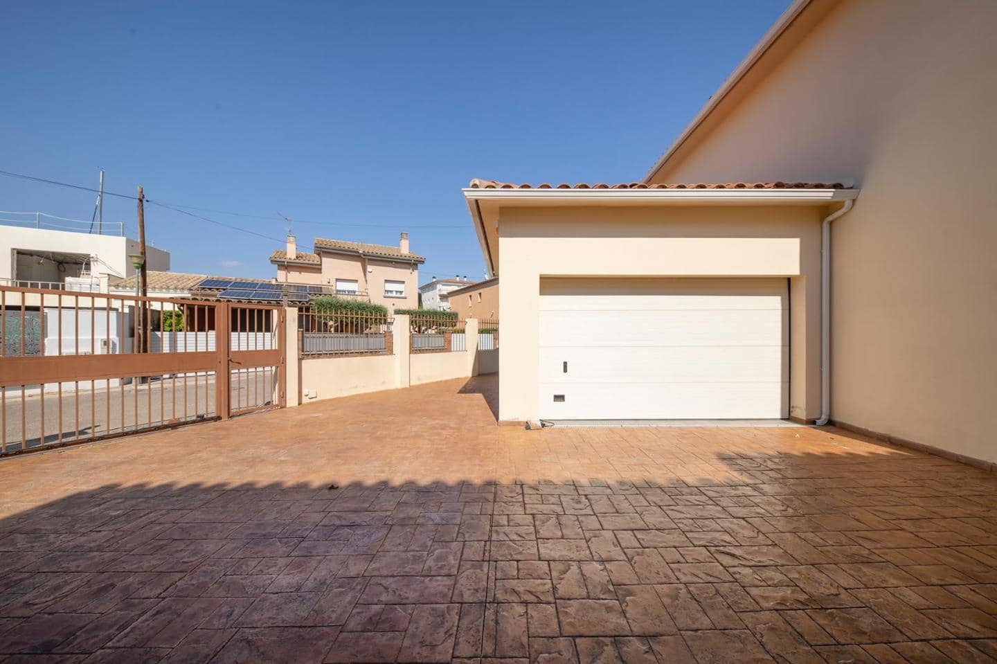 Chalet de 3 habitaciones en Roses en venta con piscina - 1.300.000 € (Ref: 9598241)