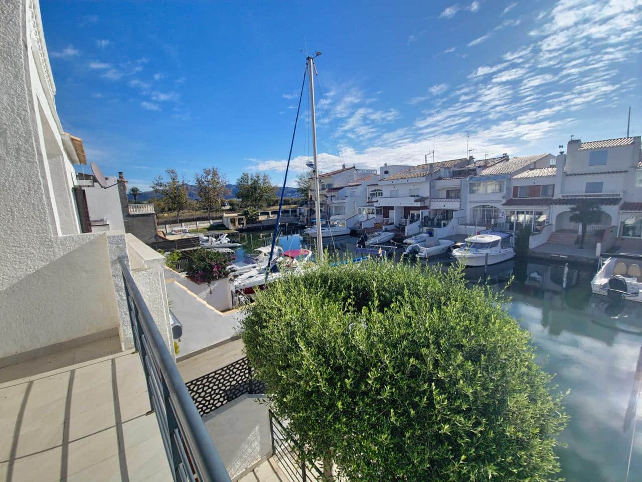 3 Zimmer Villa zu verkaufen in Empuriabrava mit Garage - 490.000 € (Ref: 9598242)