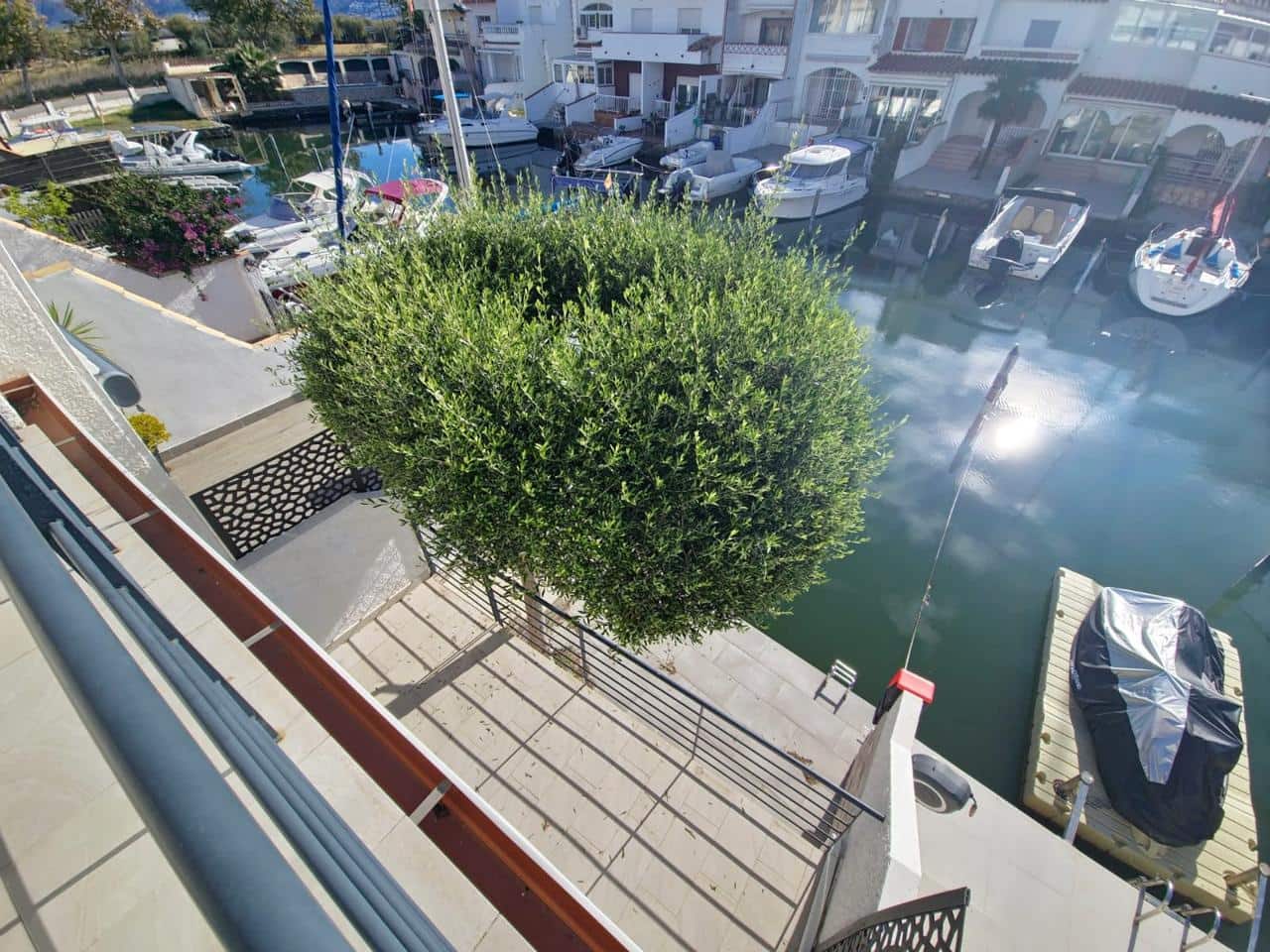 3 Zimmer Villa zu verkaufen in Empuriabrava mit Garage - 490.000 € (Ref: 9598242)