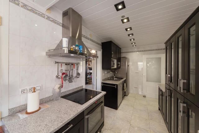 5 Zimmer Villa zu verkaufen in Empuriabrava, Castelló d'Empúries mit Pool Garage - 625.000 € (Ref: 9598243)