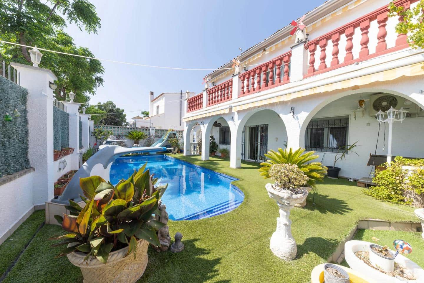 5 Zimmer Villa zu verkaufen in Empuriabrava mit Pool Garage - 625.000 € (Ref: 9598243)