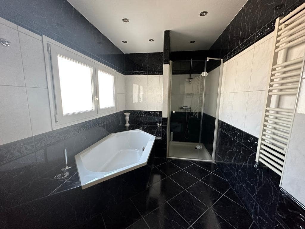 5 makuuhuone Huvila myytävänä paikassa Empuriabrava - 1 200 000 € (Ref: 9598244)