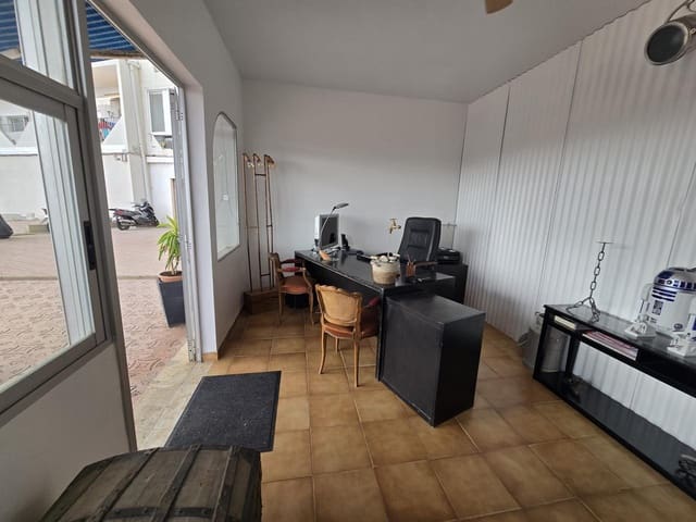 6 soveværelse Virksomhed til salg i Empuriabrava, Castelló d'Empúries - € 169.000 (Ref: 9598248)