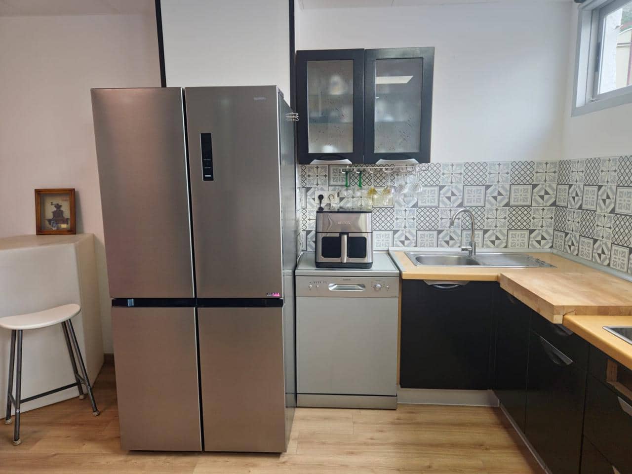 6 bedroom Business for sale in Empuriabrava - € 169,000 (Ref: 9598248)