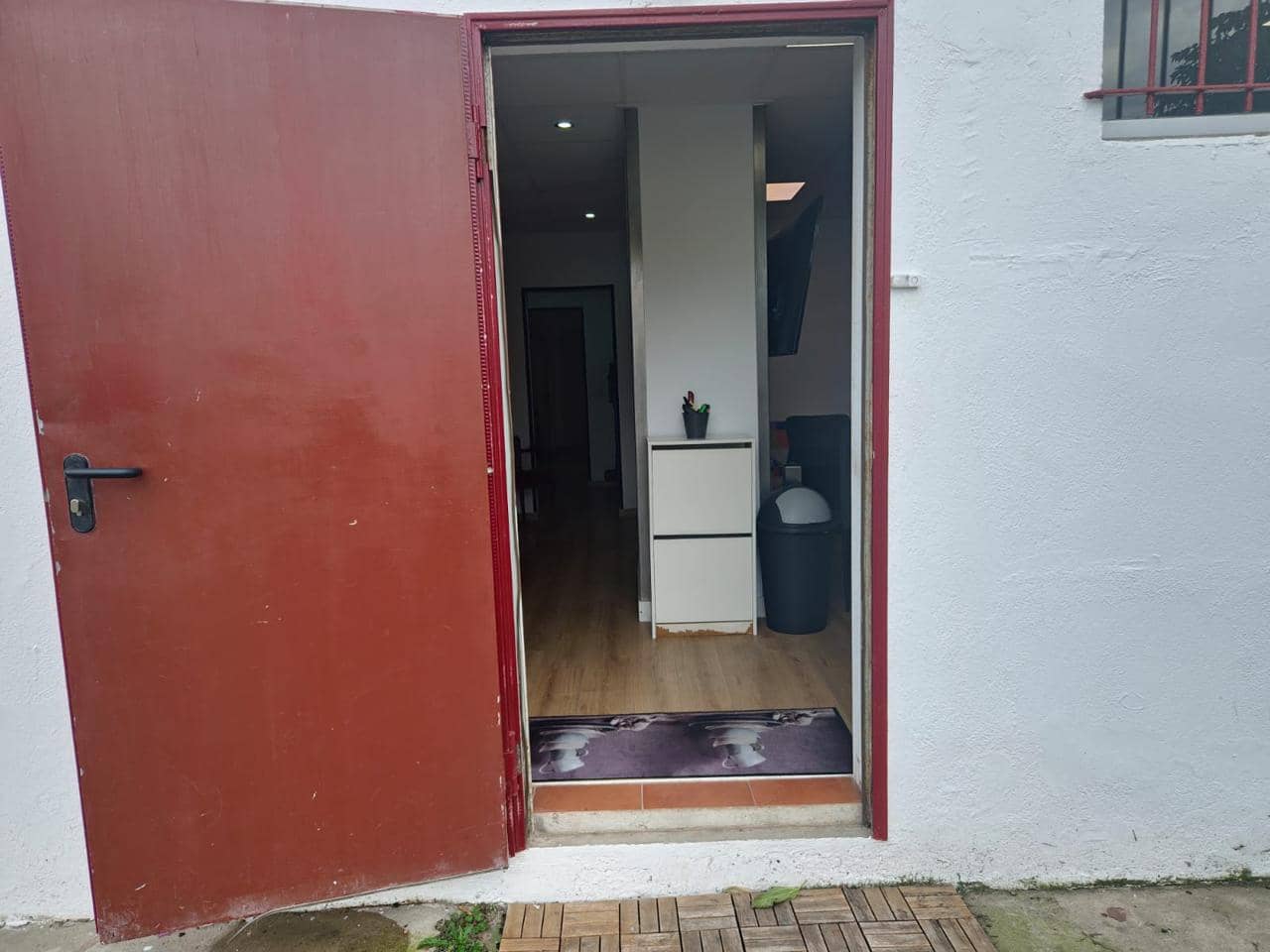 6 bedroom Business for sale in Empuriabrava - € 169,000 (Ref: 9598248)