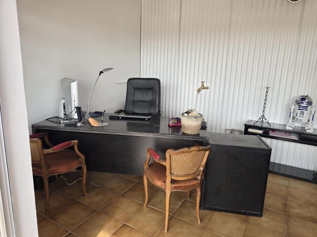 6 soveværelse Virksomhed til salg i Empuriabrava, Castelló d'Empúries - € 169.000 (Ref: 9598248)