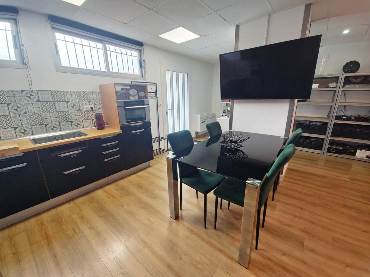 6 bedroom Business for sale in Empuriabrava - € 169,000 (Ref: 9598248)