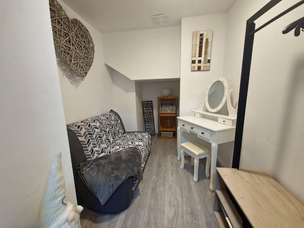 6 bedroom Business for sale in Empuriabrava - € 169,000 (Ref: 9598248)