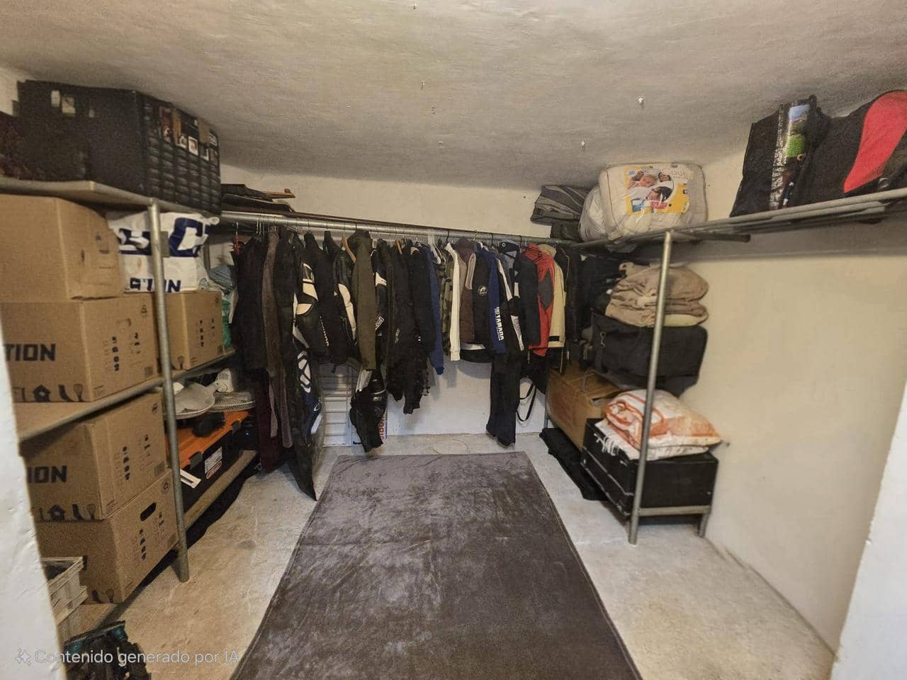 6 bedroom Business for sale in Empuriabrava - € 169,000 (Ref: 9598248)