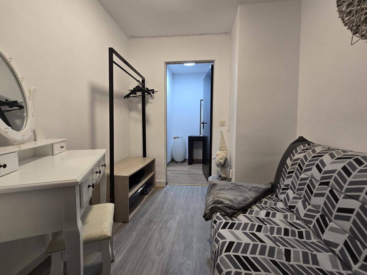 6 bedroom Business for sale in Empuriabrava - € 169,000 (Ref: 9598248)