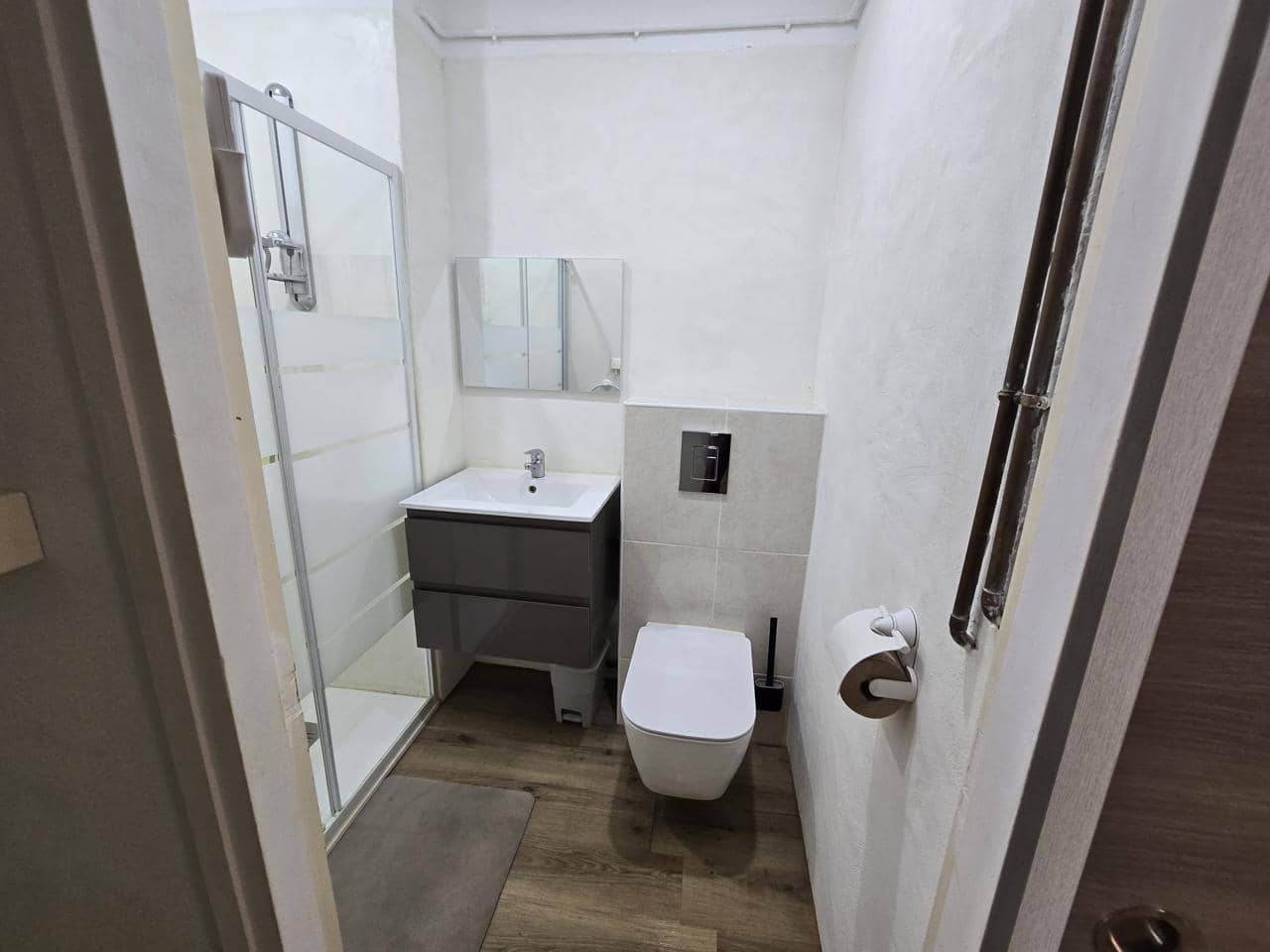 6 bedroom Business for sale in Empuriabrava - € 169,000 (Ref: 9598248)