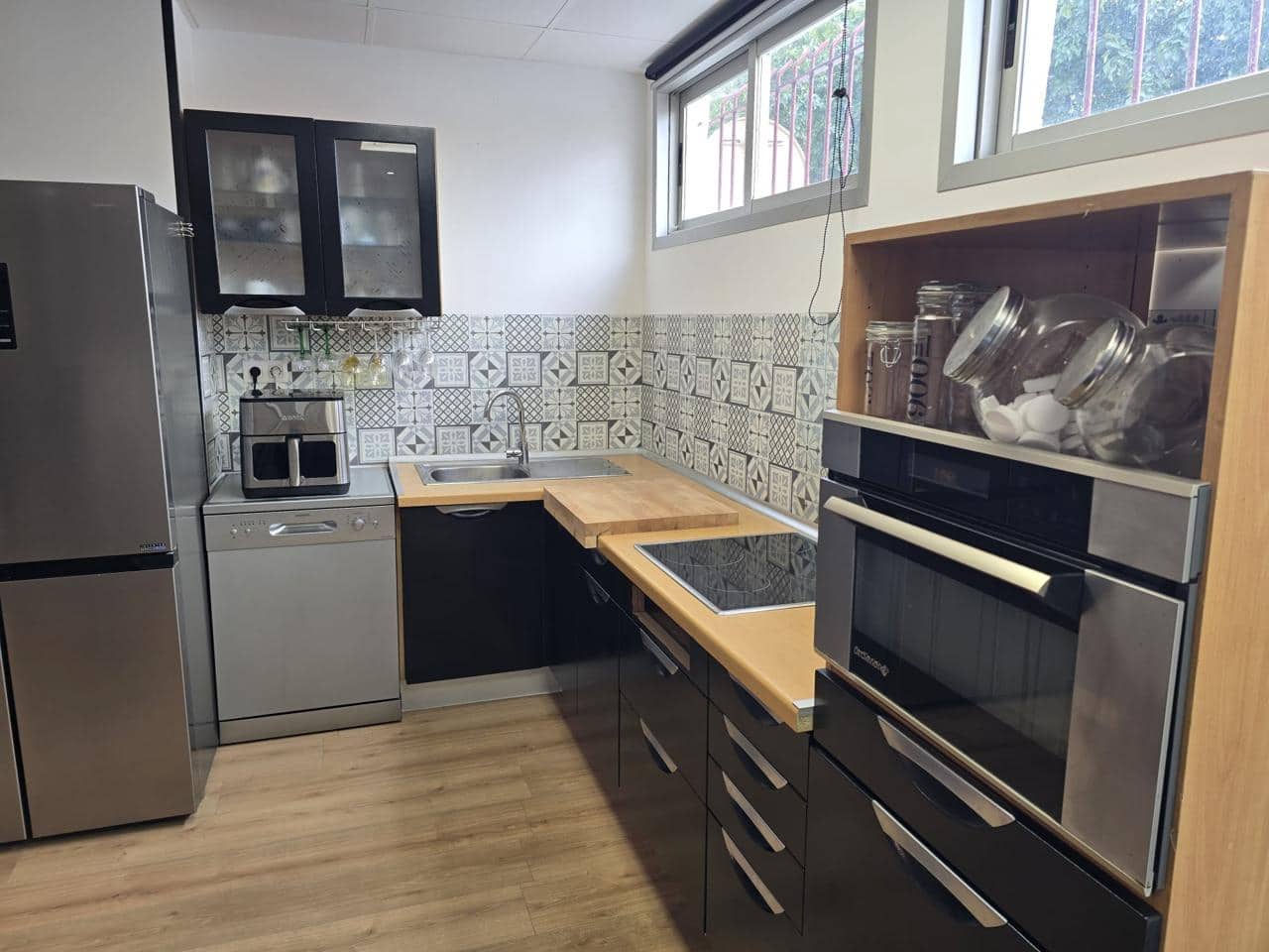 6 bedroom Business for sale in Empuriabrava - € 169,000 (Ref: 9598248)