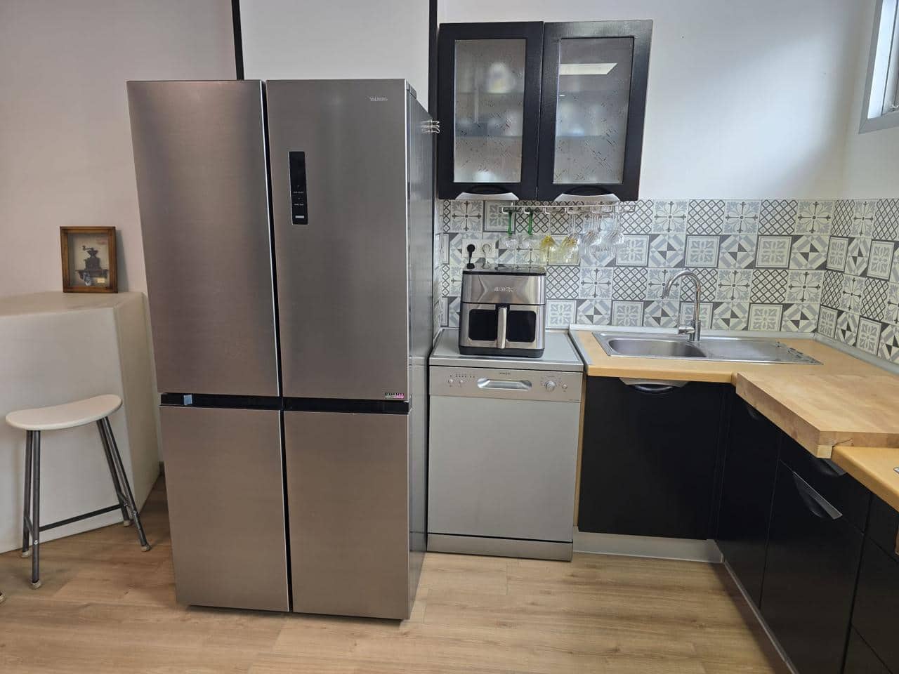 6 bedroom Business for sale in Empuriabrava - € 169,000 (Ref: 9598248)