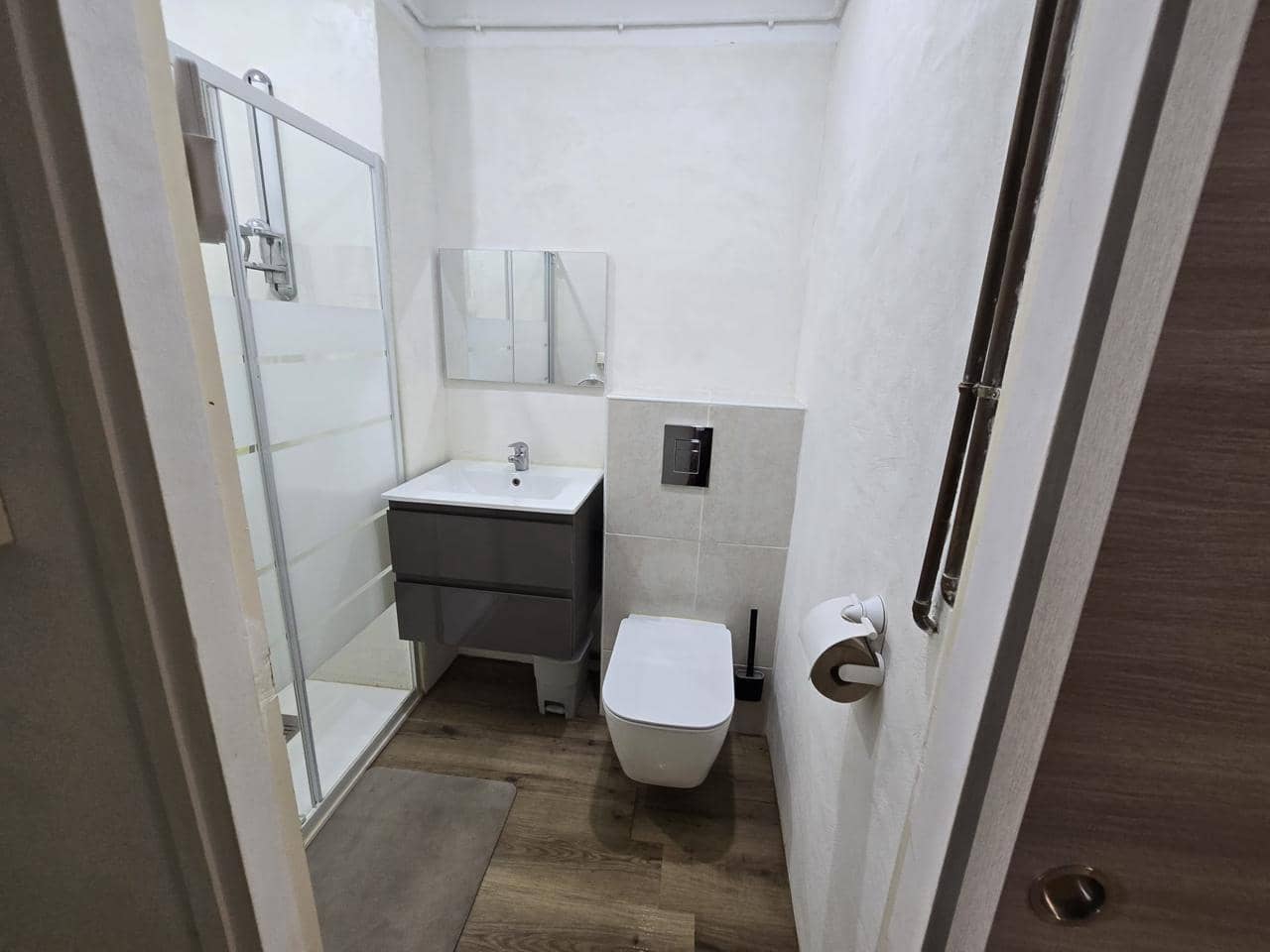 6 bedroom Business for sale in Empuriabrava - € 169,000 (Ref: 9598248)