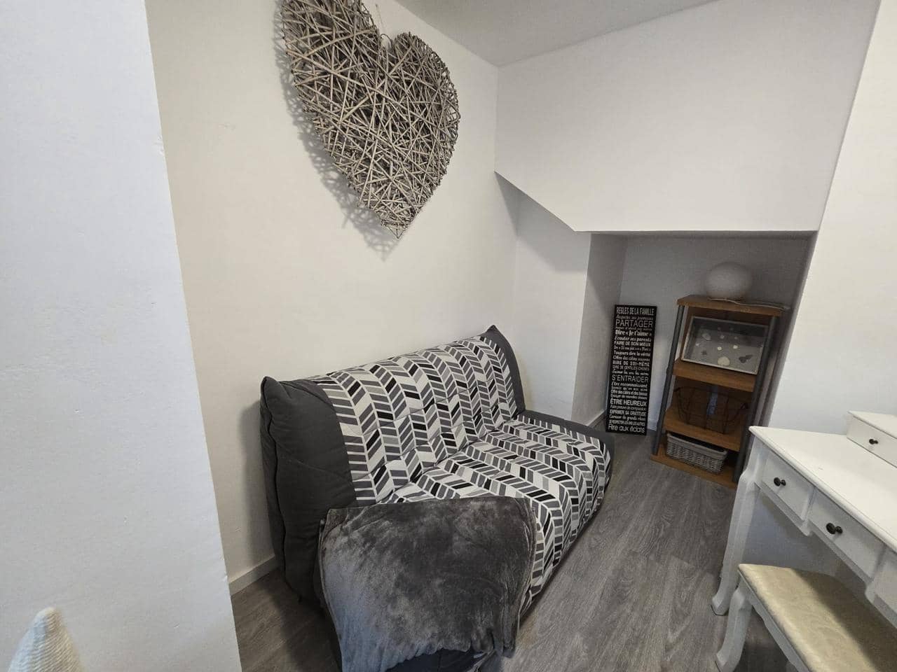 6 bedroom Business for sale in Empuriabrava - € 169,000 (Ref: 9598248)