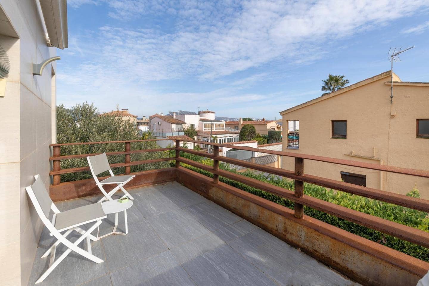 5 Zimmer Villa zu verkaufen in Empuriabrava - 1.040.000 € (Ref: 9598250)