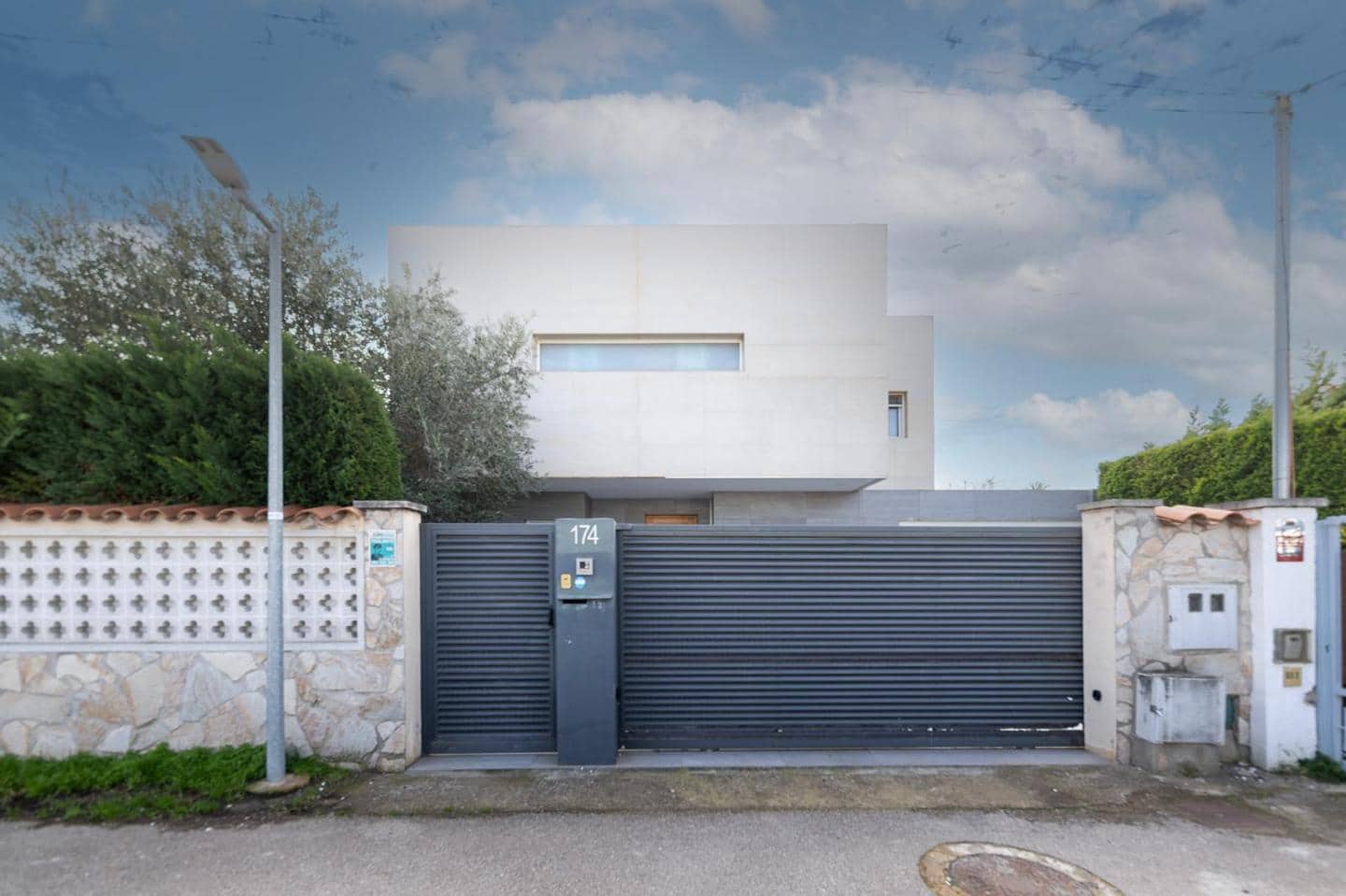 5 Zimmer Villa zu verkaufen in Empuriabrava - 1.040.000 € (Ref: 9598250)