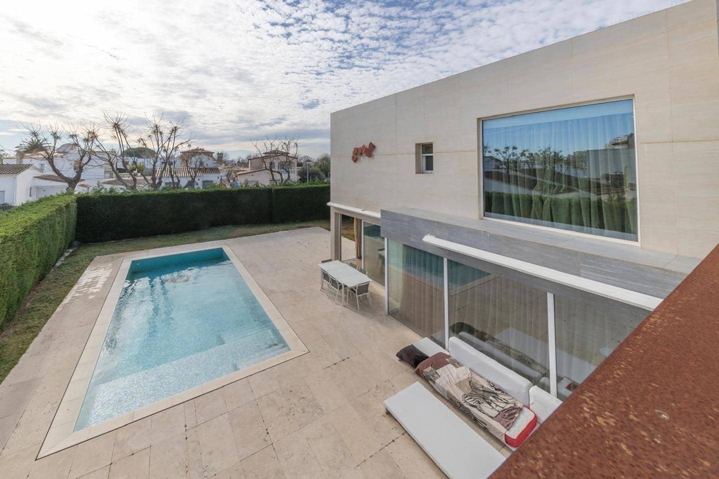 5 Zimmer Villa zu verkaufen in Empuriabrava - 1.040.000 € (Ref: 9598250)