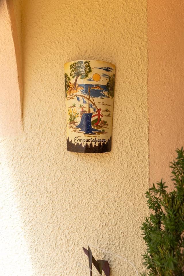 4 sypialnia Willa na sprzedaż w Empuriabrava z basenem garażem - 525 000 € (Ref: 9598251)