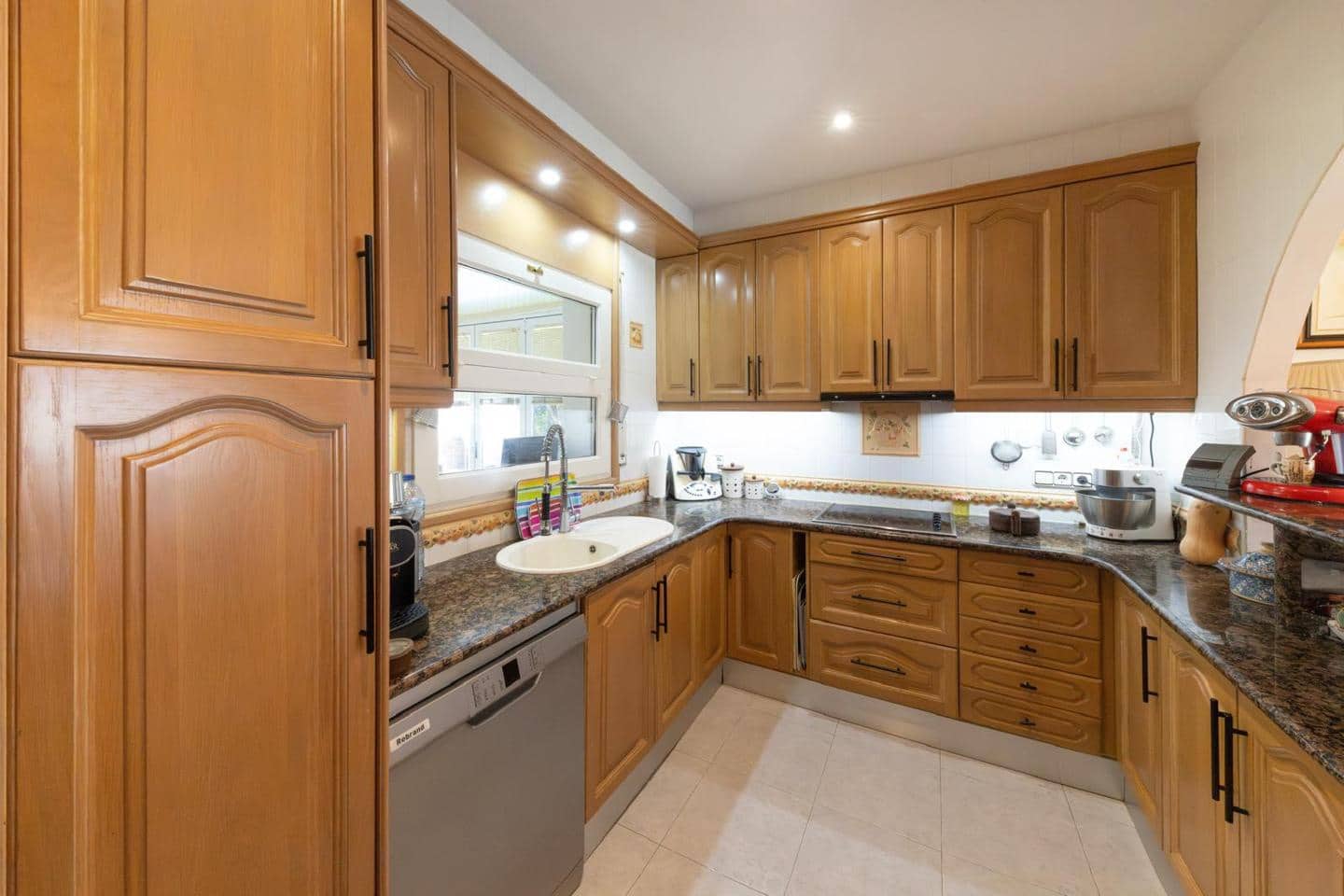 4 sypialnia Willa na sprzedaż w Empuriabrava z basenem garażem - 525 000 € (Ref: 9598251)