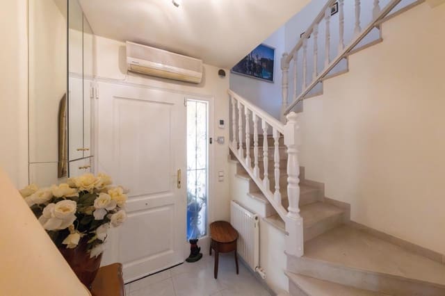 4 sypialnia Willa na sprzedaż w Empuriabrava, Castelló d'Empúries z basenem garażem - 525 000 € (Ref: 9598251)