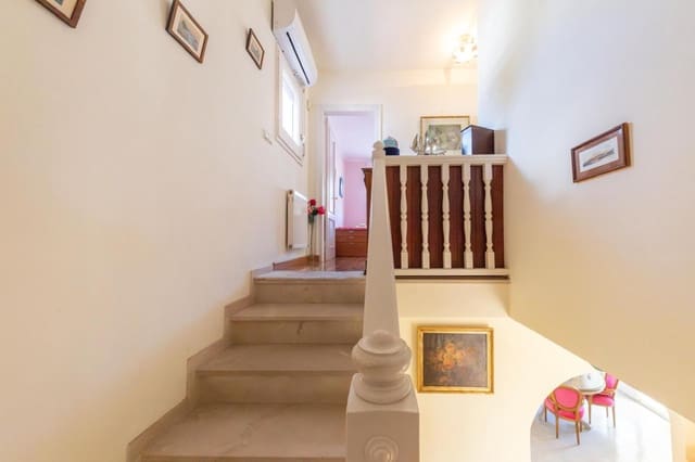 4 sypialnia Willa na sprzedaż w Empuriabrava, Castelló d'Empúries z basenem garażem - 525 000 € (Ref: 9598251)