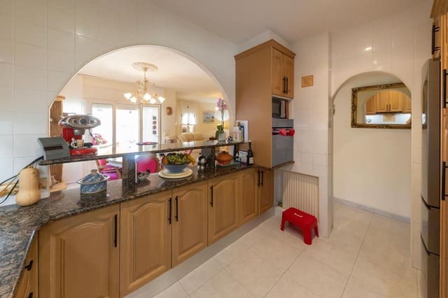 4 sypialnia Willa na sprzedaż w Empuriabrava, Castelló d'Empúries z basenem garażem - 525 000 € (Ref: 9598251)