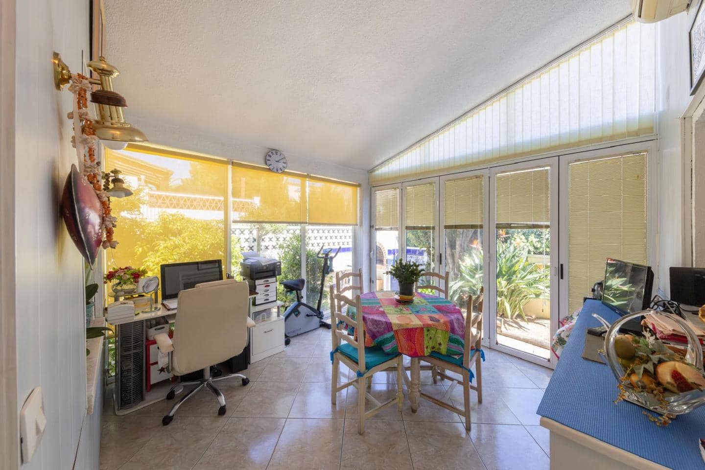 4 sypialnia Willa na sprzedaż w Empuriabrava z basenem garażem - 525 000 € (Ref: 9598251)