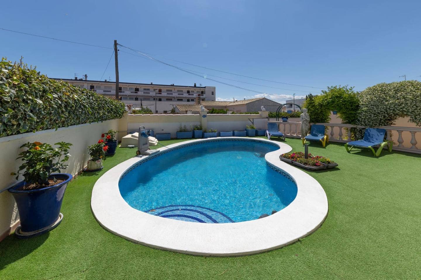 4 sypialnia Willa na sprzedaż w Empuriabrava z basenem garażem - 525 000 € (Ref: 9598251)