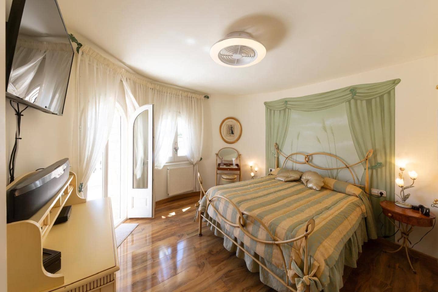 4 sypialnia Willa na sprzedaż w Empuriabrava z basenem garażem - 525 000 € (Ref: 9598251)