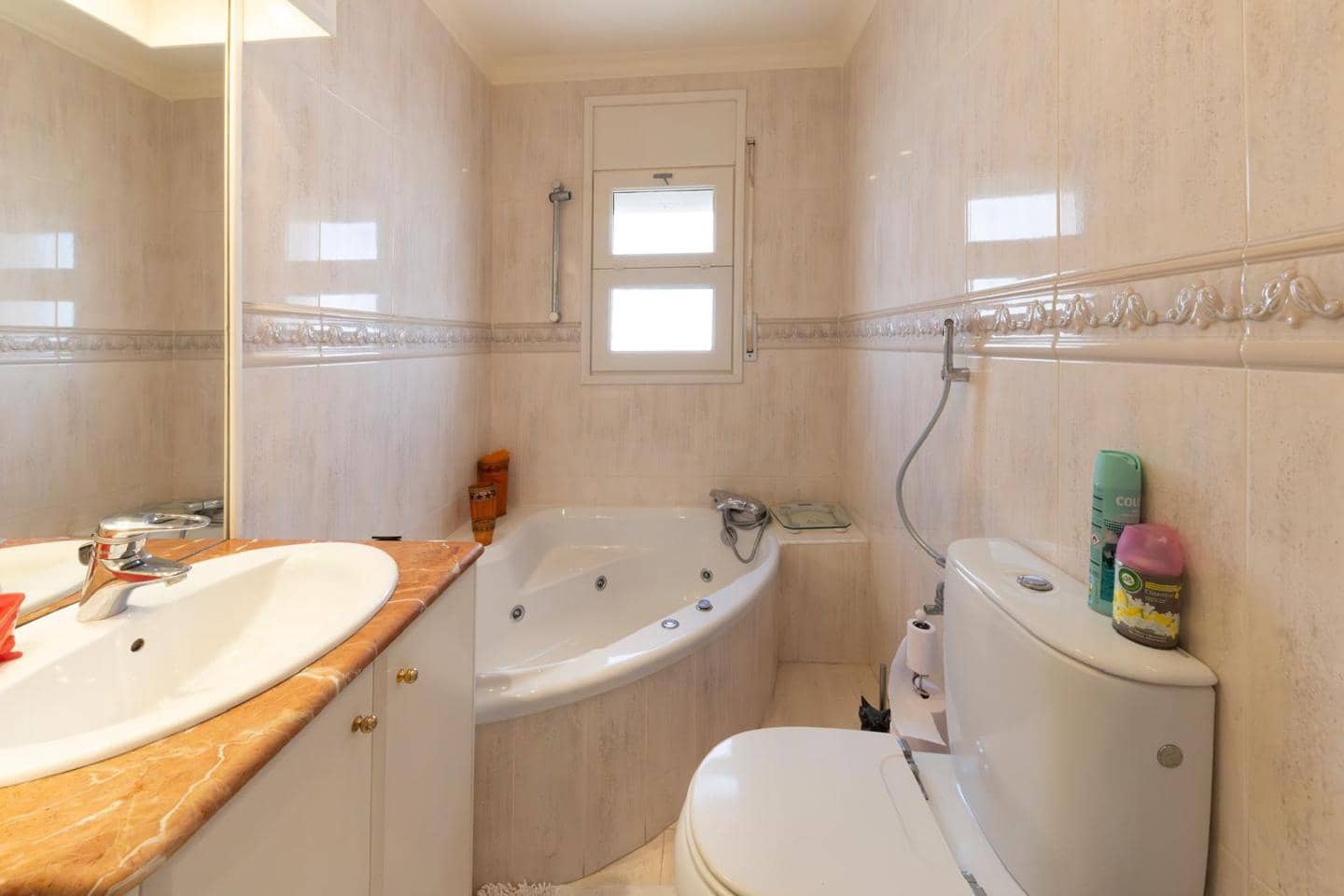 4 sypialnia Willa na sprzedaż w Empuriabrava z basenem garażem - 525 000 € (Ref: 9598251)