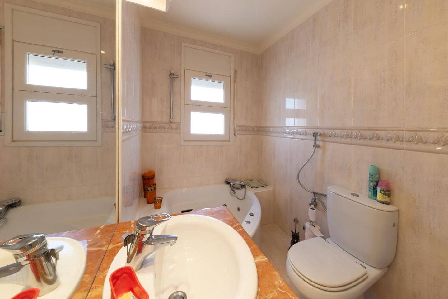 4 sypialnia Willa na sprzedaż w Empuriabrava z basenem garażem - 525 000 € (Ref: 9598251)