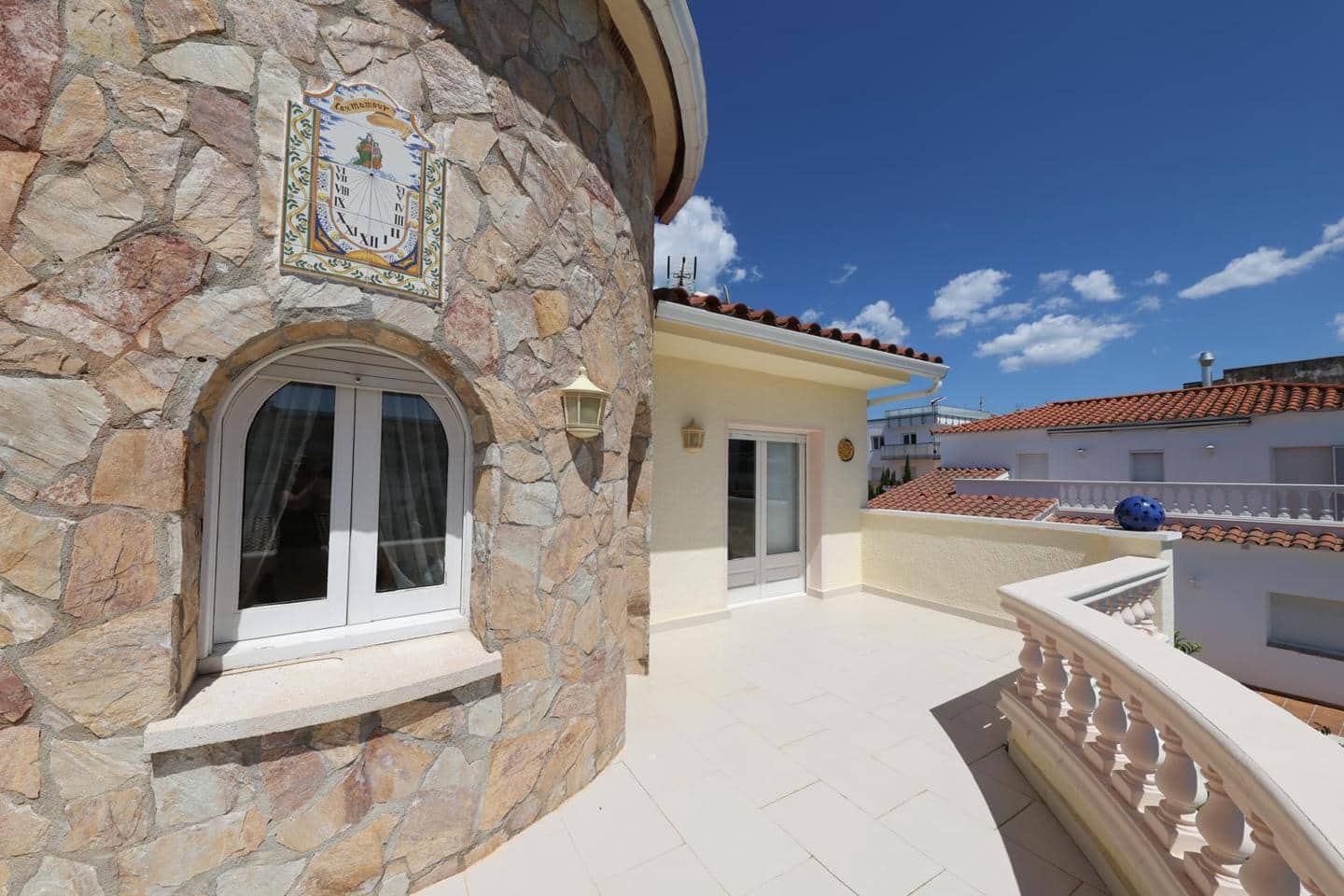 4 sypialnia Willa na sprzedaż w Empuriabrava z basenem garażem - 525 000 € (Ref: 9598251)