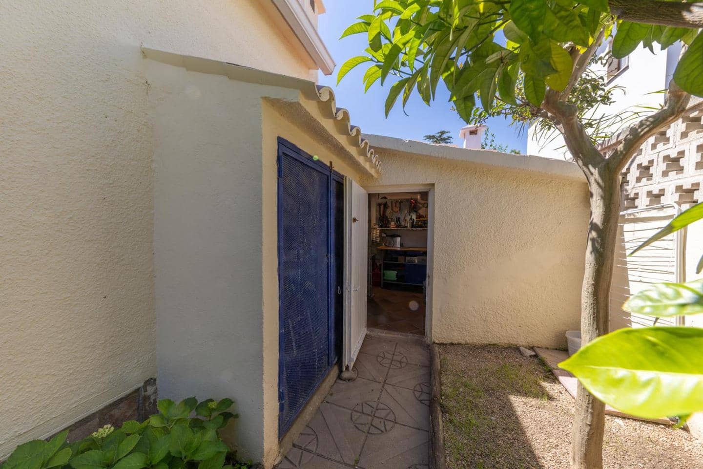 4 sypialnia Willa na sprzedaż w Empuriabrava z basenem garażem - 525 000 € (Ref: 9598251)