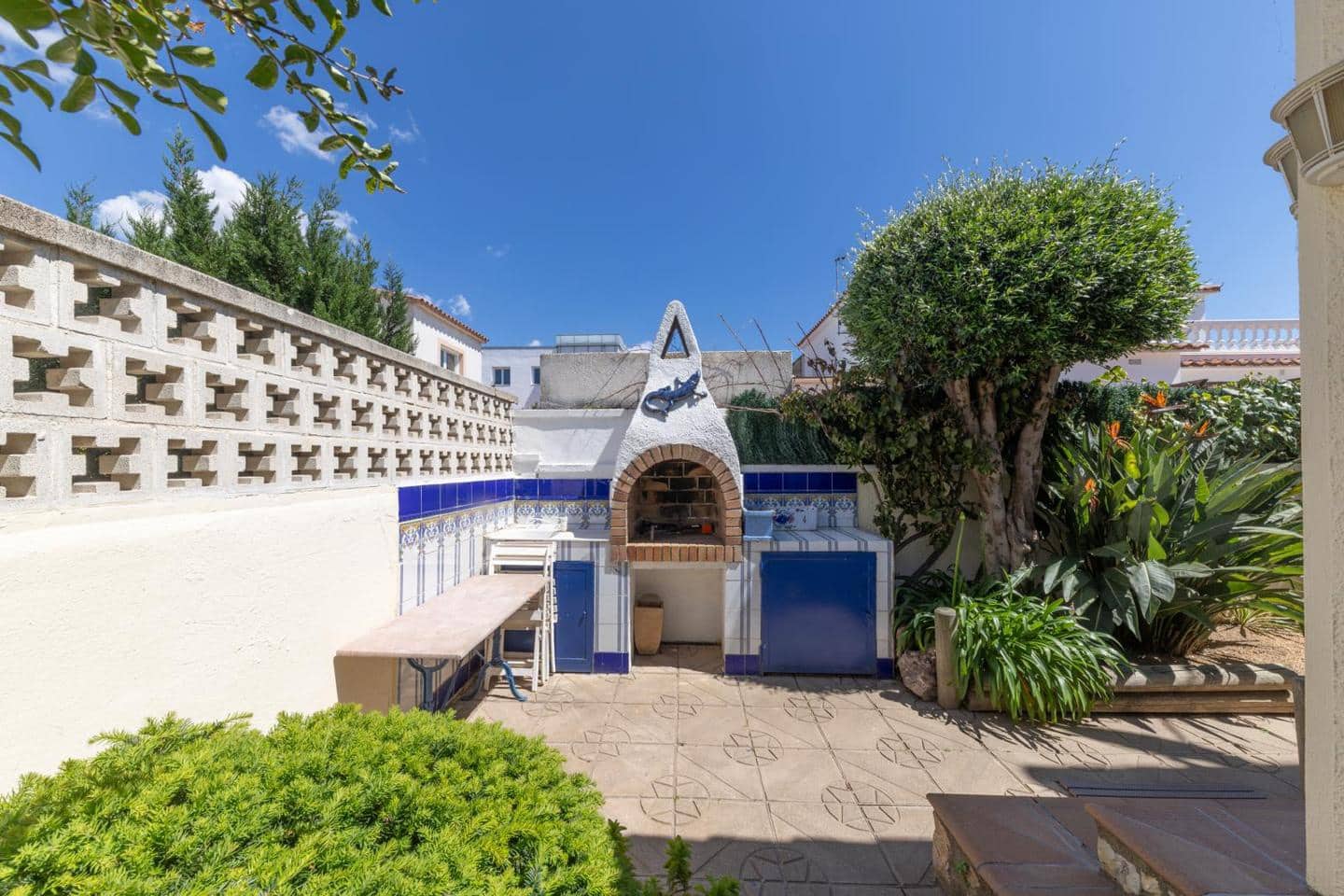 4 sypialnia Willa na sprzedaż w Empuriabrava z basenem garażem - 525 000 € (Ref: 9598251)