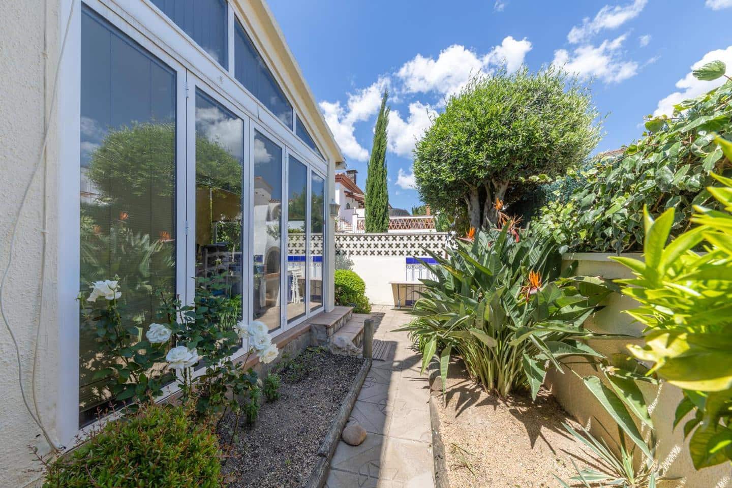 4 sypialnia Willa na sprzedaż w Empuriabrava z basenem garażem - 525 000 € (Ref: 9598251)