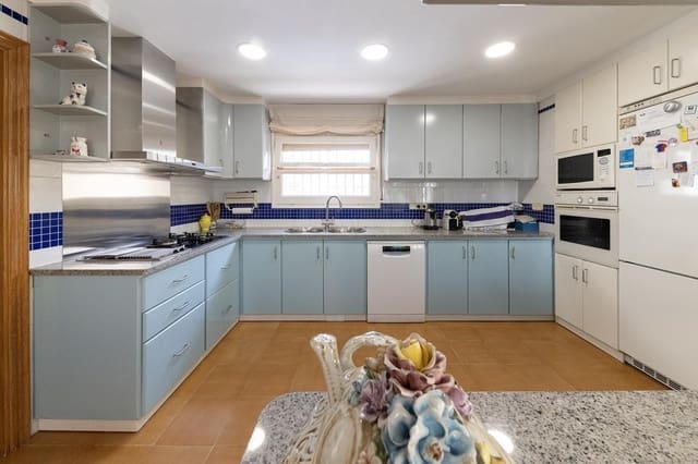 4 makuuhuone Huvila myytävänä paikassa Roses - 598 000 € (Ref: 9598252)