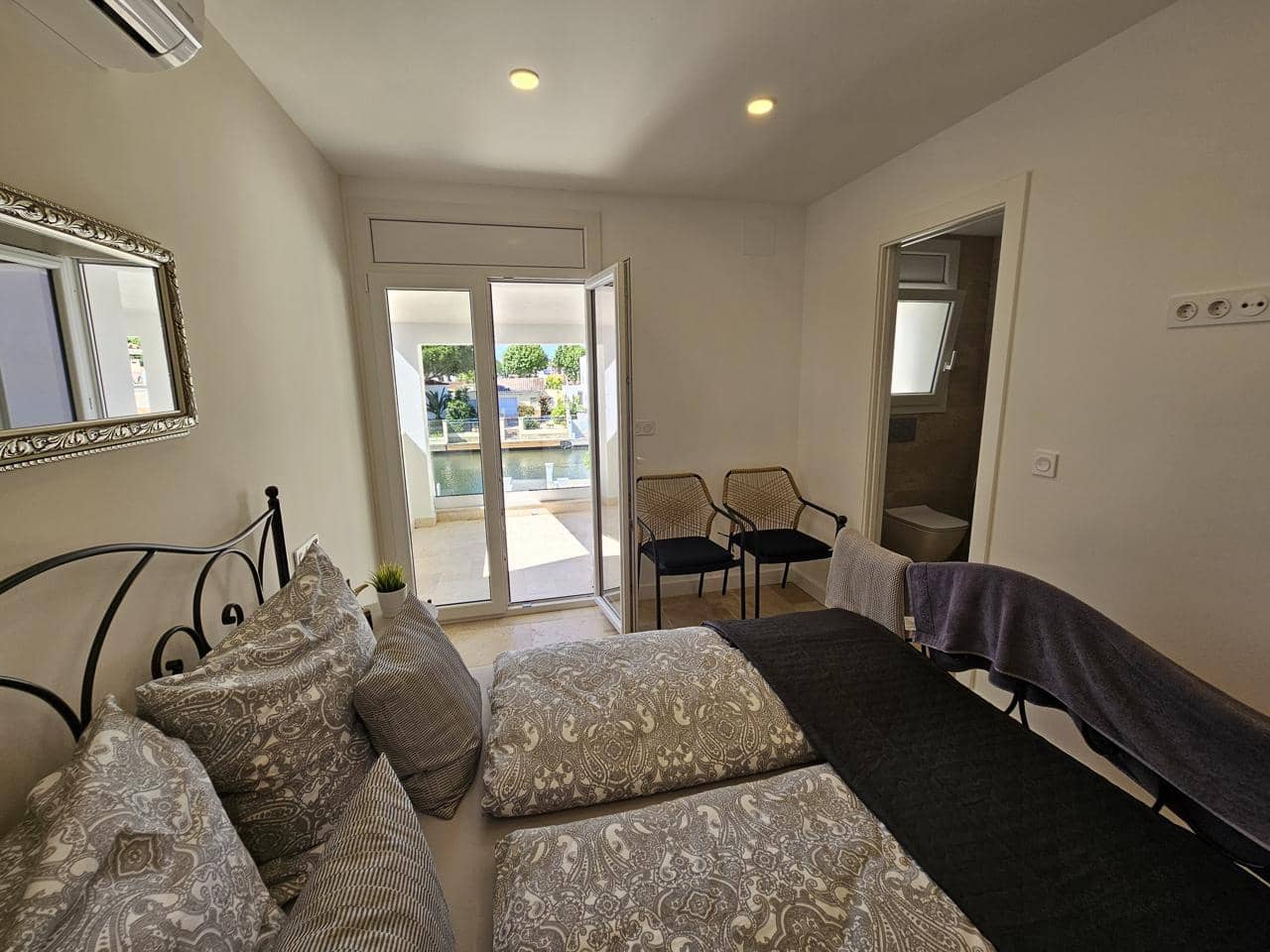 4 Zimmer Villa zu verkaufen in Empuriabrava - 1.050.000 € (Ref: 9598255)