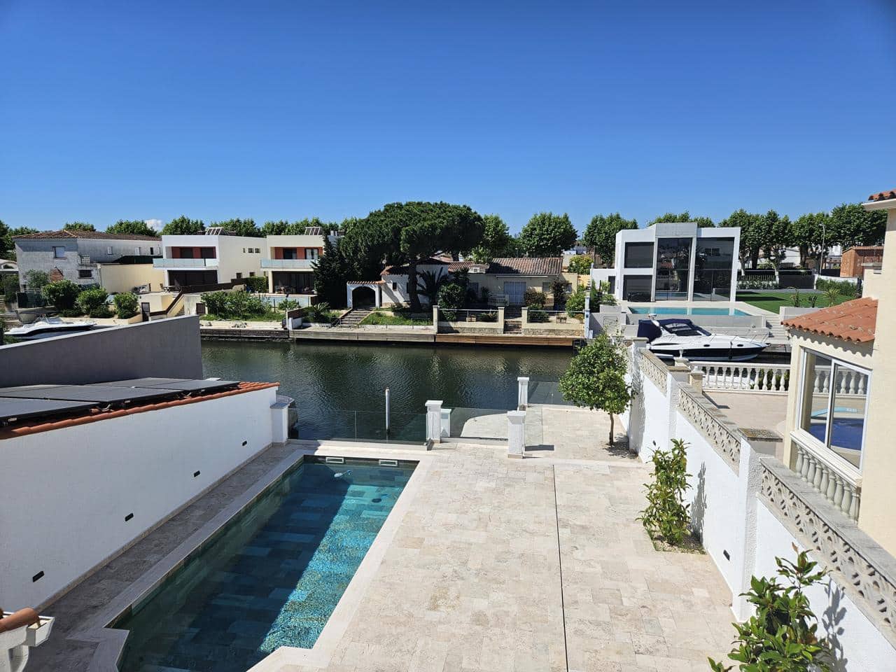 4 Zimmer Villa zu verkaufen in Empuriabrava - 1.050.000 € (Ref: 9598255)
