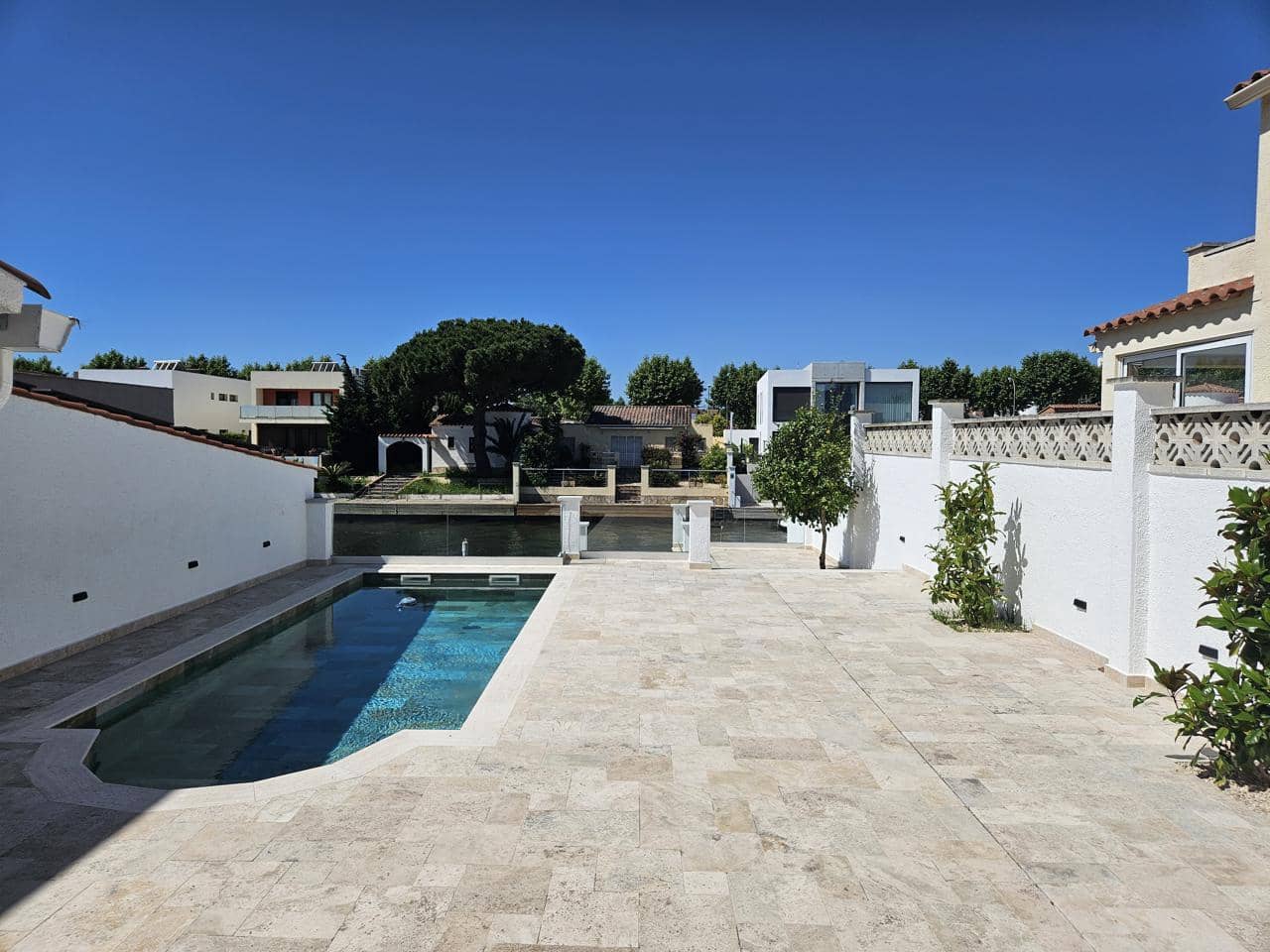 4 Zimmer Villa zu verkaufen in Empuriabrava - 1.050.000 € (Ref: 9598255)