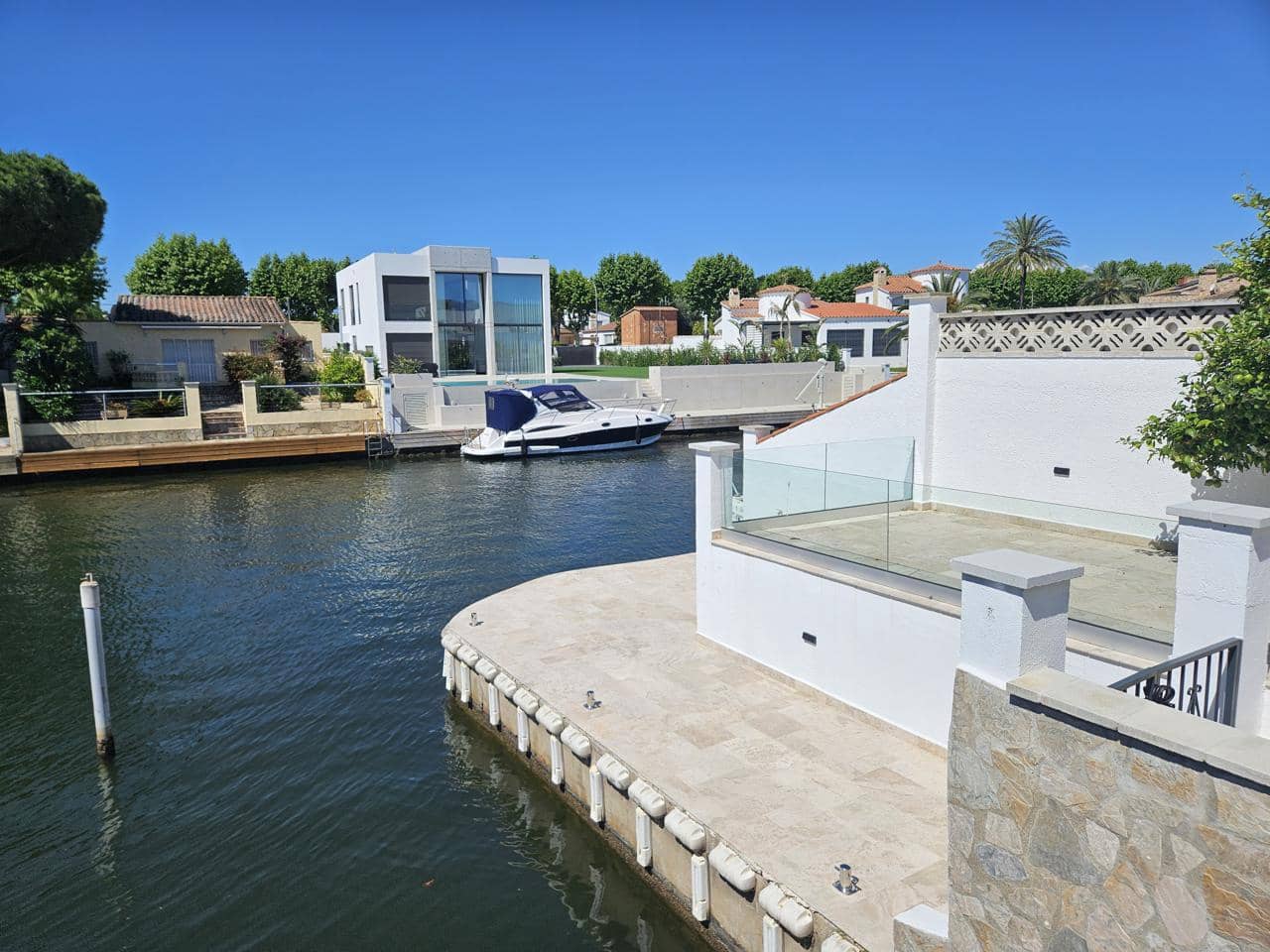 4 Zimmer Villa zu verkaufen in Empuriabrava - 1.050.000 € (Ref: 9598255)