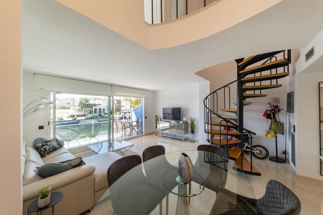 2 slaapkamer Appartement te koop in Empuriabrava, Castelló d'Empúries - € 450.000 (Ref: 9598256)