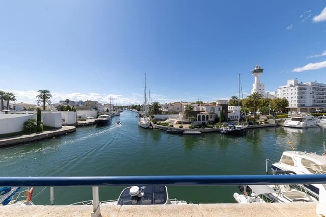2 slaapkamer Appartement te koop in Empuriabrava, Castelló d'Empúries - € 450.000 (Ref: 9598256)