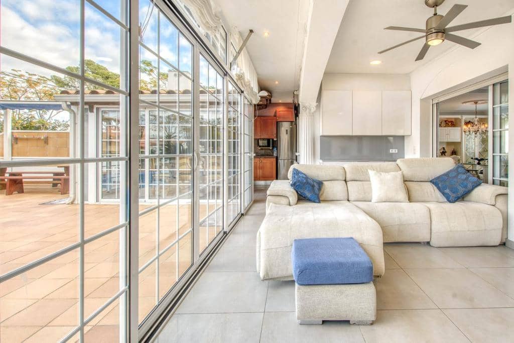 5 Zimmer Villa zu verkaufen in Empuriabrava mit Pool Garage - 780.000 € (Ref: 9598257)