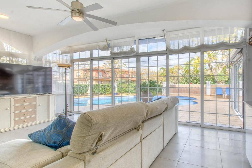 5 Zimmer Villa zu verkaufen in Empuriabrava mit Pool Garage - 780.000 € (Ref: 9598257)