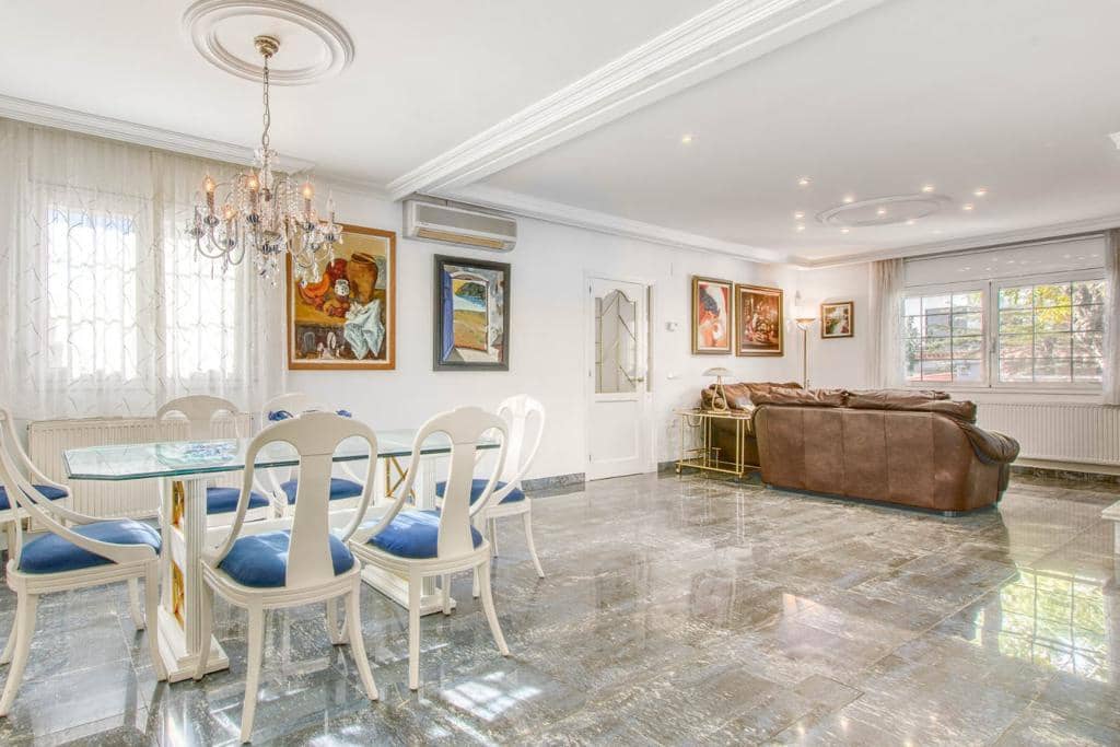 5 Zimmer Villa zu verkaufen in Empuriabrava mit Pool Garage - 780.000 € (Ref: 9598257)