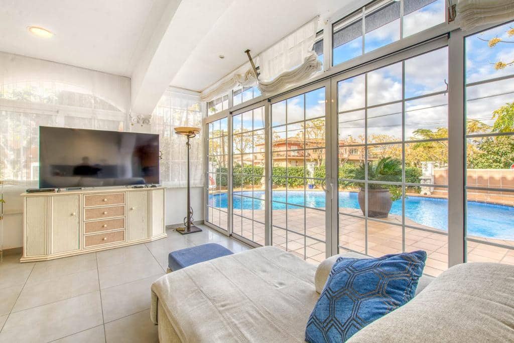 5 Zimmer Villa zu verkaufen in Empuriabrava mit Pool Garage - 780.000 € (Ref: 9598257)