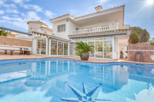 5 Zimmer Villa zu verkaufen in Empuriabrava, Castelló d'Empúries mit Pool Garage - 780.000 € (Ref: 9598257)