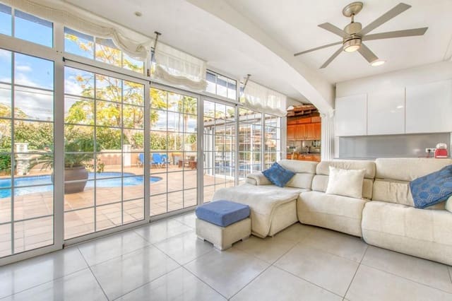 5 Zimmer Villa zu verkaufen in Empuriabrava, Castelló d'Empúries mit Pool Garage - 780.000 € (Ref: 9598257)