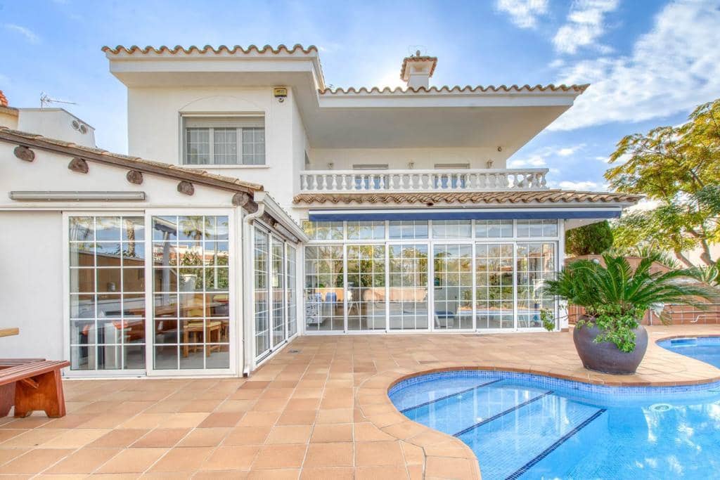 5 Zimmer Villa zu verkaufen in Empuriabrava mit Pool Garage - 780.000 € (Ref: 9598257)